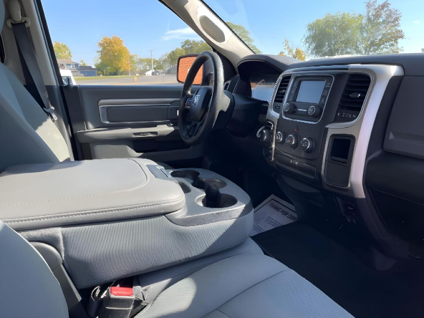 2018 Gray RAM 1500 SLT Crew Cab SWB 4WD (1C6RR7LT8JS) with an 5.7L V8 OHV 16V engine, 8A transmission, located at 1099 N County Rd 25A, Troy, OH, 45373, (937) 908-9800, 40.057079, -84.212883 - Photo#8