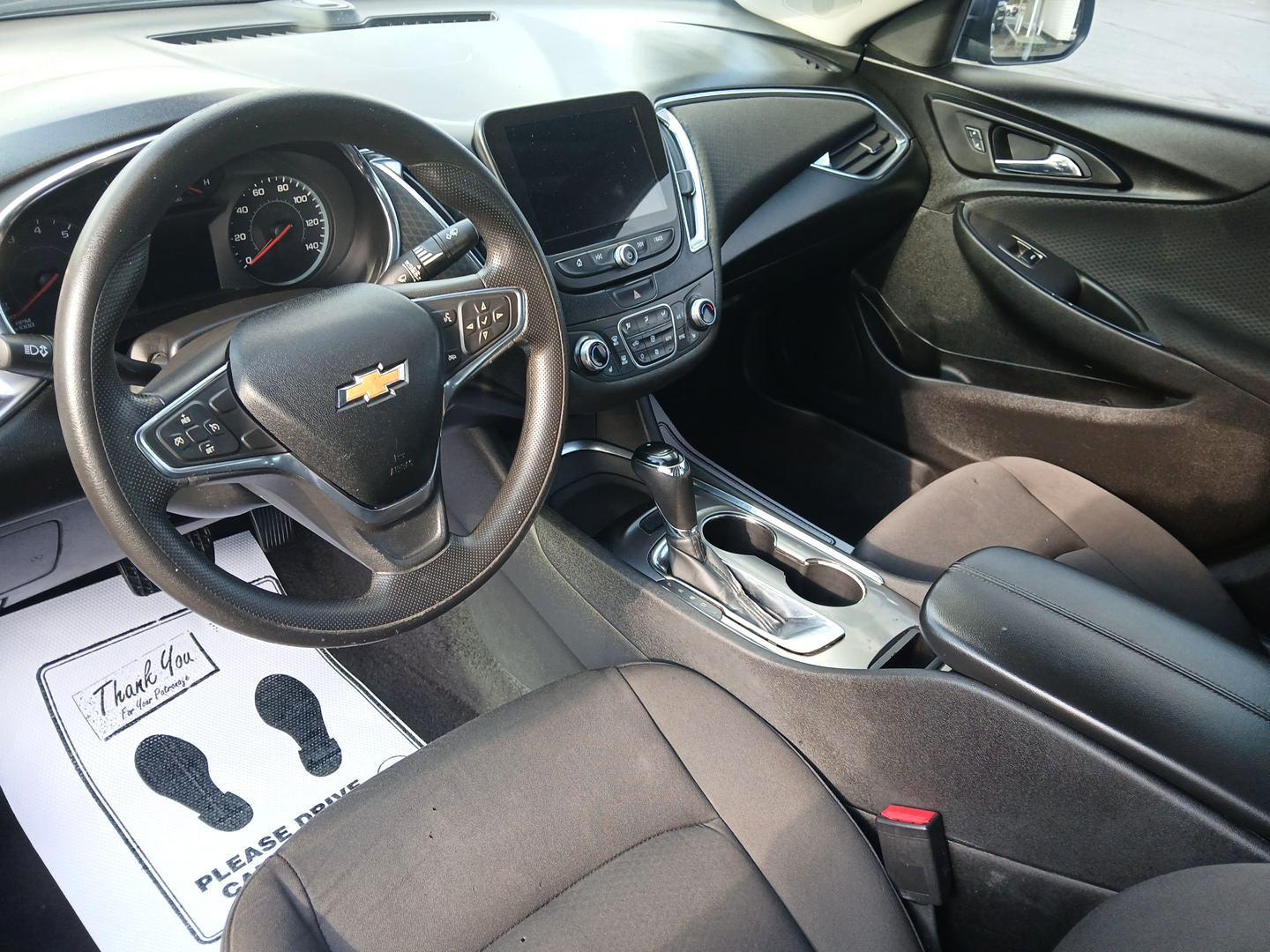 2019 Gray Chevrolet Malibu LT (1G1ZD5ST2KF) with an 1.5L L4 DOHC 16V engine, 6-Speed Automatic transmission, located at 1184 Kauffman Ave, Fairborn, OH, 45324, (937) 908-9800, 39.807072, -84.030914 - Photo#8