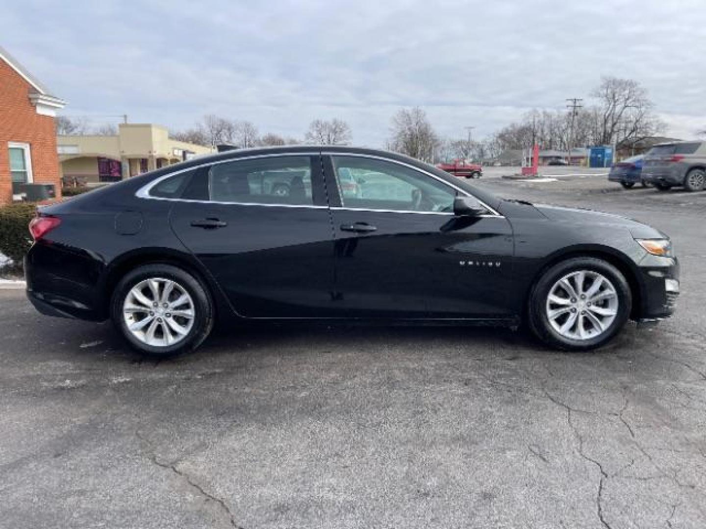 2019 Black Chevrolet Malibu LT (1G1ZD5ST4KF) with an 1.5L L4 DOHC 16V engine, 6-Speed Automatic transmission, located at 1184 Kauffman Ave, Fairborn, OH, 45324, (937) 908-9800, 39.807072, -84.030914 - Photo#3